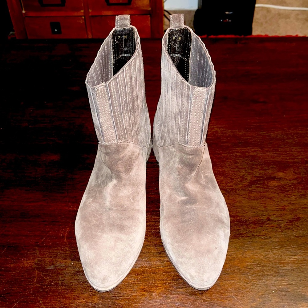 Stuart Weitzman taupe suede heeled boots 💗